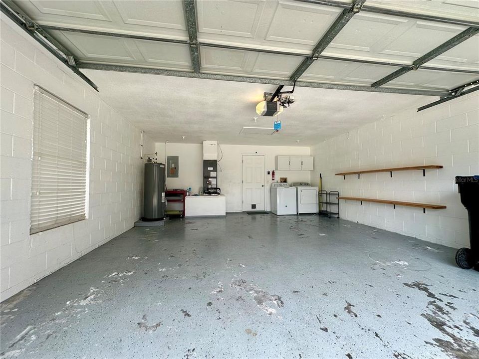 Activo con contrato: $2,595 (3 camas, 2 baños, 1518 Pies cuadrados)
