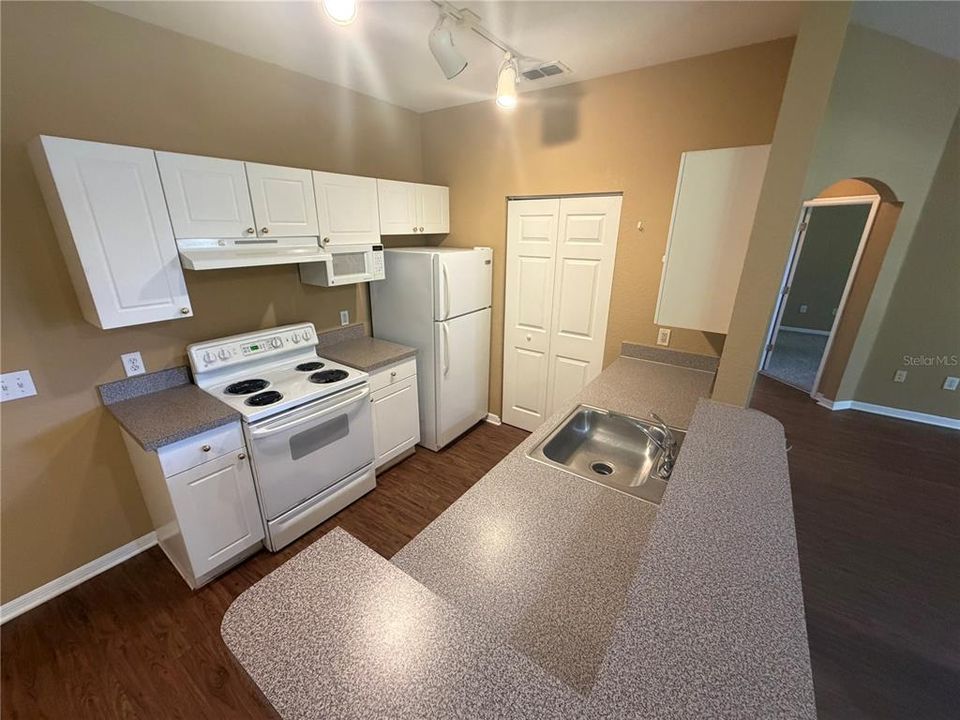 For Rent: $1,695 (2 beds, 2 baths, 1170 Square Feet)