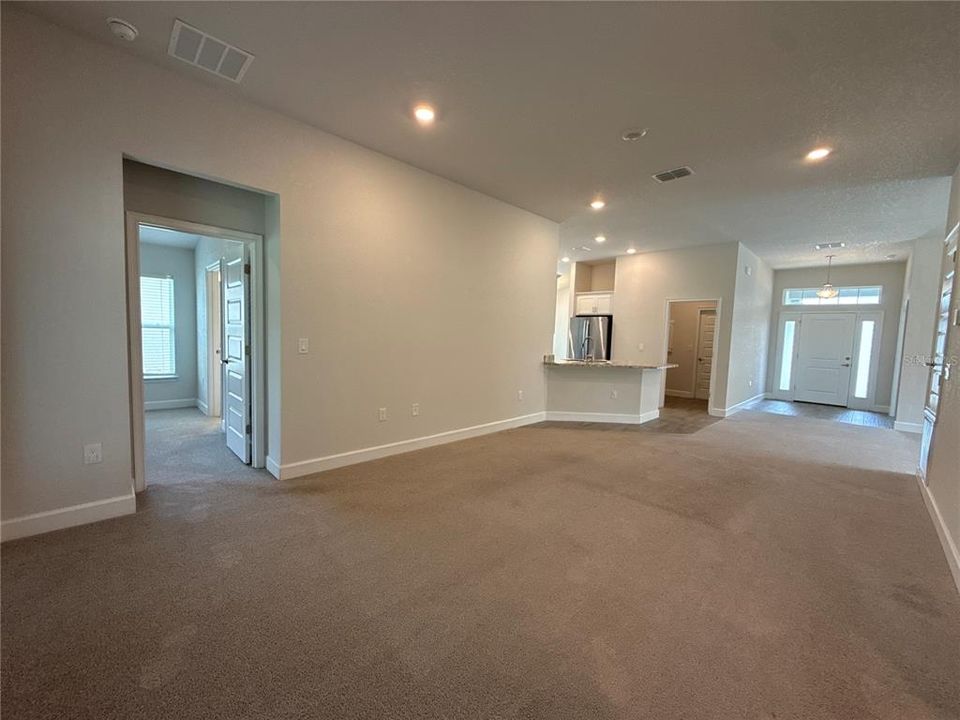 For Rent: $2,095 (4 beds, 2 baths, 1825 Square Feet)