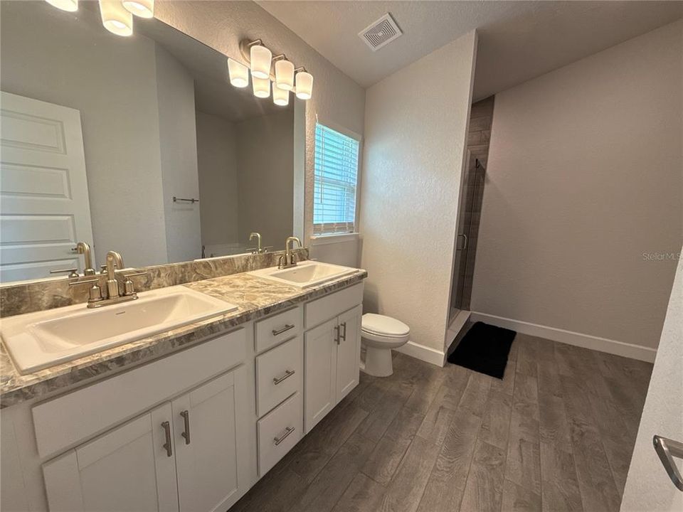 For Rent: $2,095 (4 beds, 2 baths, 1825 Square Feet)