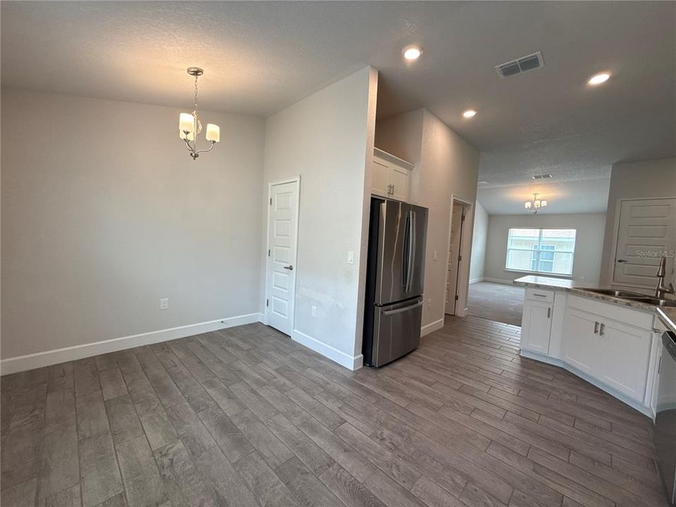 For Rent: $2,095 (4 beds, 2 baths, 1825 Square Feet)