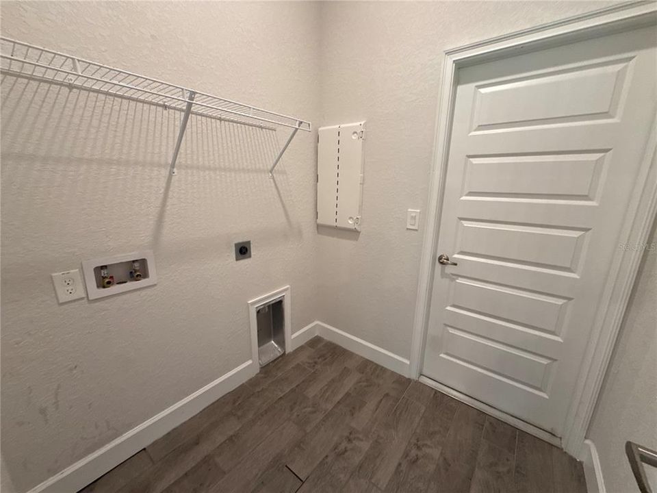 For Rent: $2,095 (4 beds, 2 baths, 1825 Square Feet)