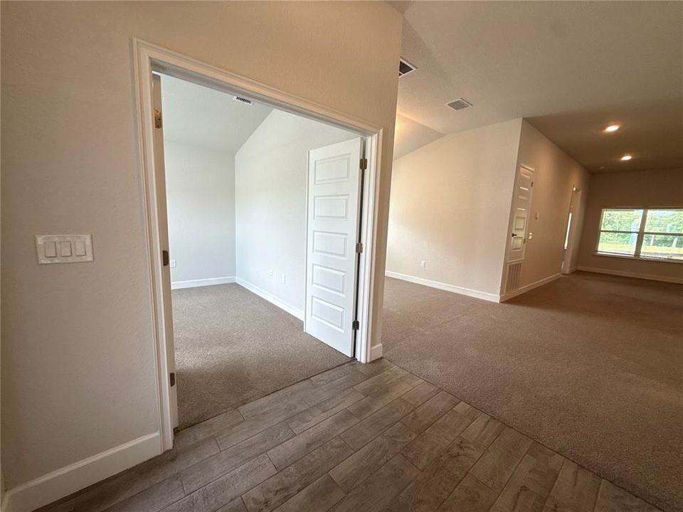 For Rent: $2,095 (4 beds, 2 baths, 1825 Square Feet)