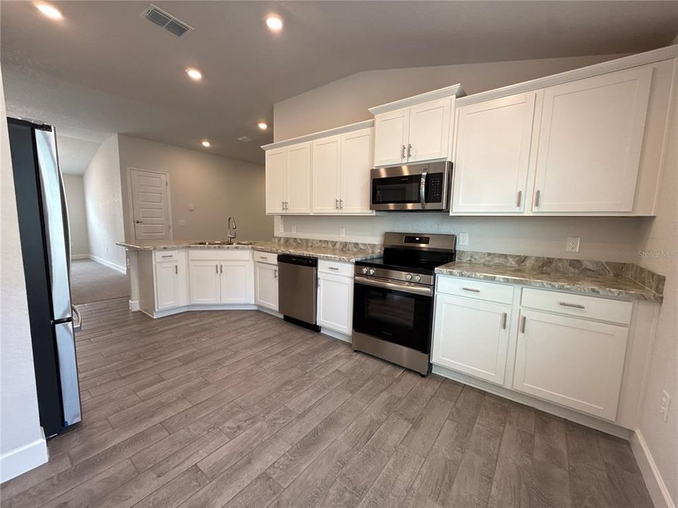 For Rent: $2,095 (4 beds, 2 baths, 1825 Square Feet)