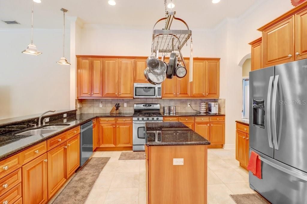 En Venta: $839,500 (4 camas, 3 baños, 3037 Pies cuadrados)