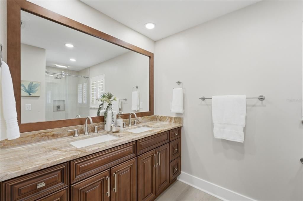 En Venta: $1,625,000 (4 camas, 2 baños, 2318 Pies cuadrados)