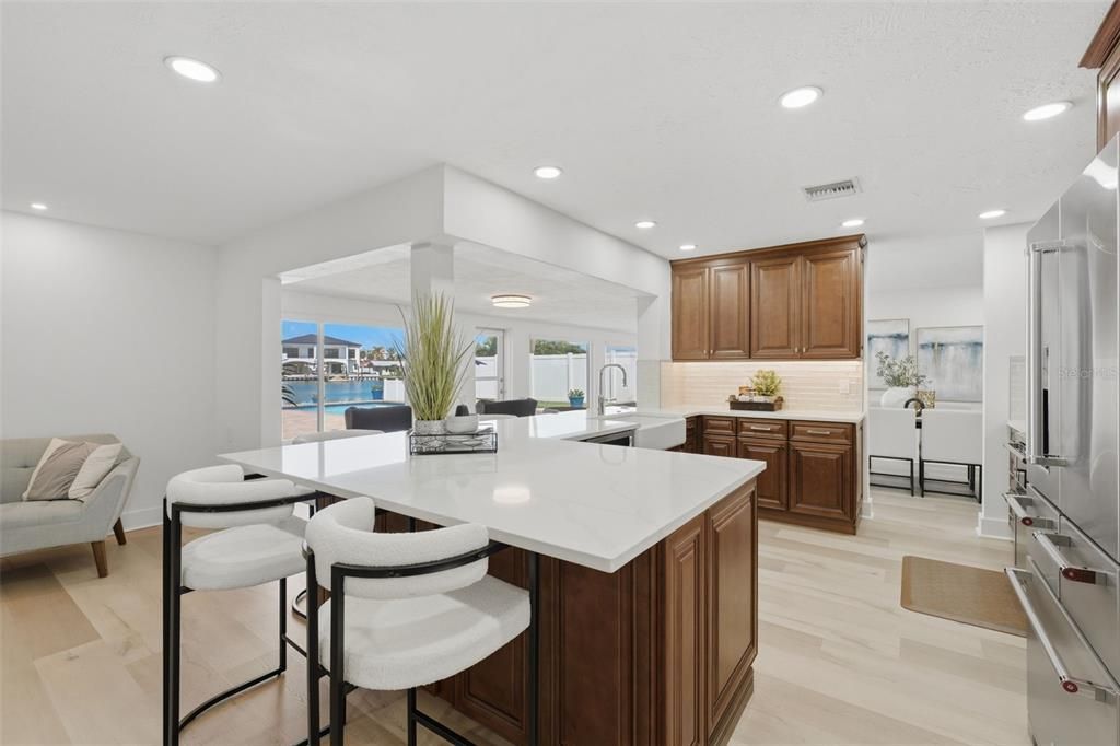 En Venta: $1,625,000 (4 camas, 2 baños, 2318 Pies cuadrados)