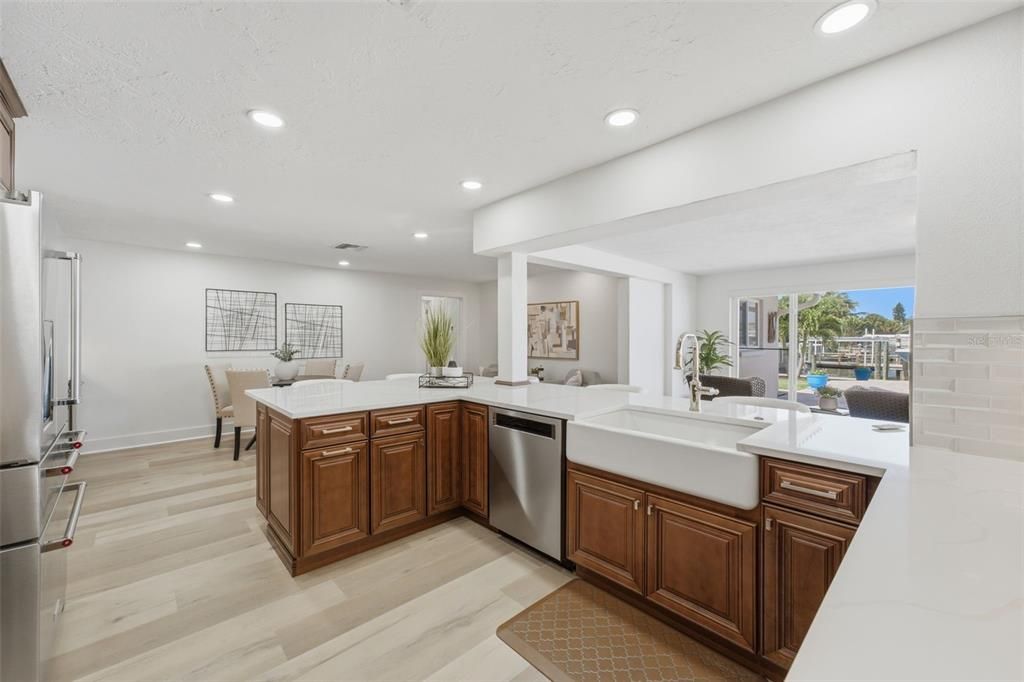En Venta: $1,625,000 (4 camas, 2 baños, 2318 Pies cuadrados)