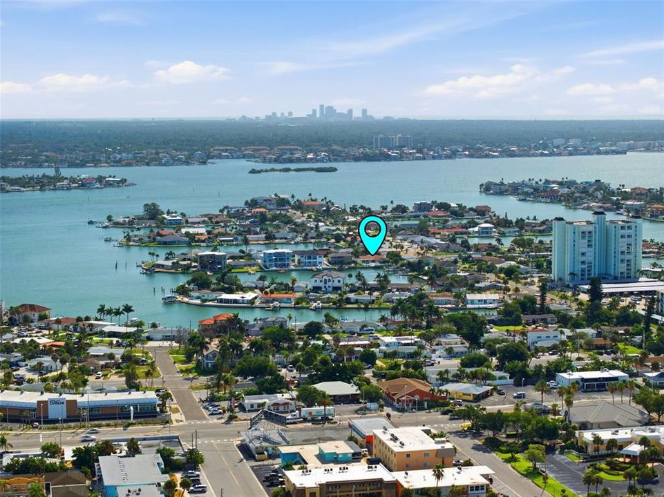 En Venta: $1,625,000 (4 camas, 2 baños, 2318 Pies cuadrados)