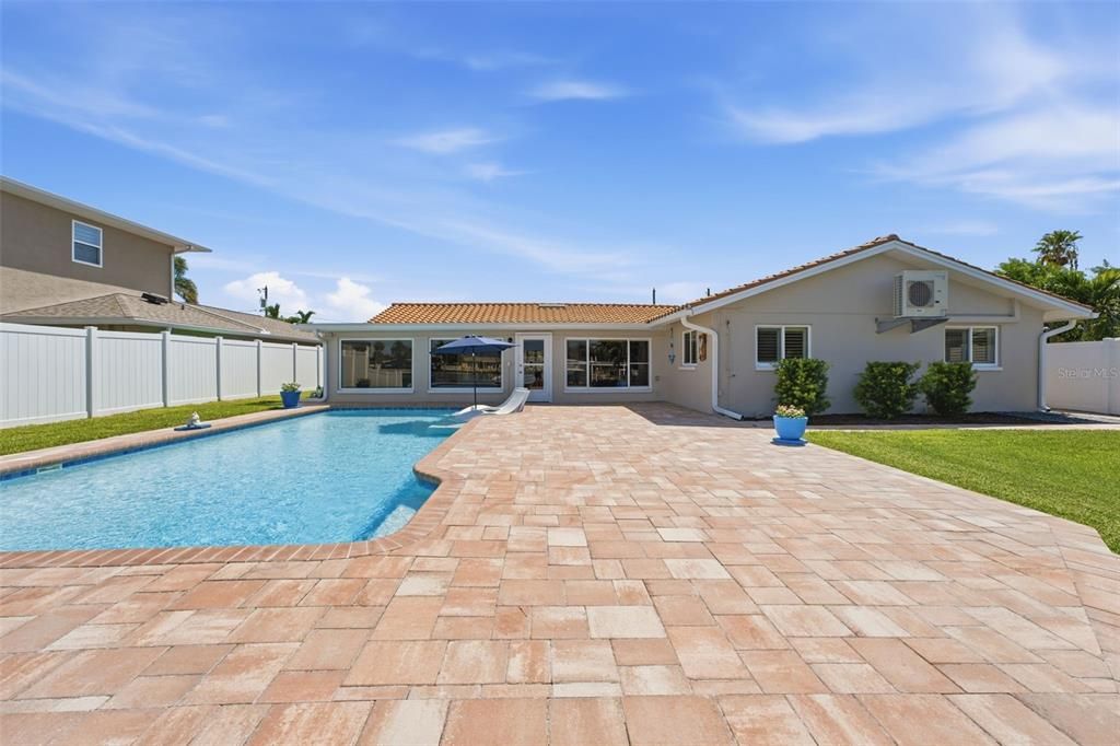 En Venta: $1,625,000 (4 camas, 2 baños, 2318 Pies cuadrados)
