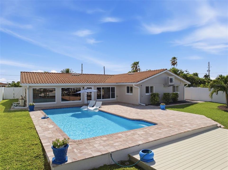 En Venta: $1,625,000 (4 camas, 2 baños, 2318 Pies cuadrados)