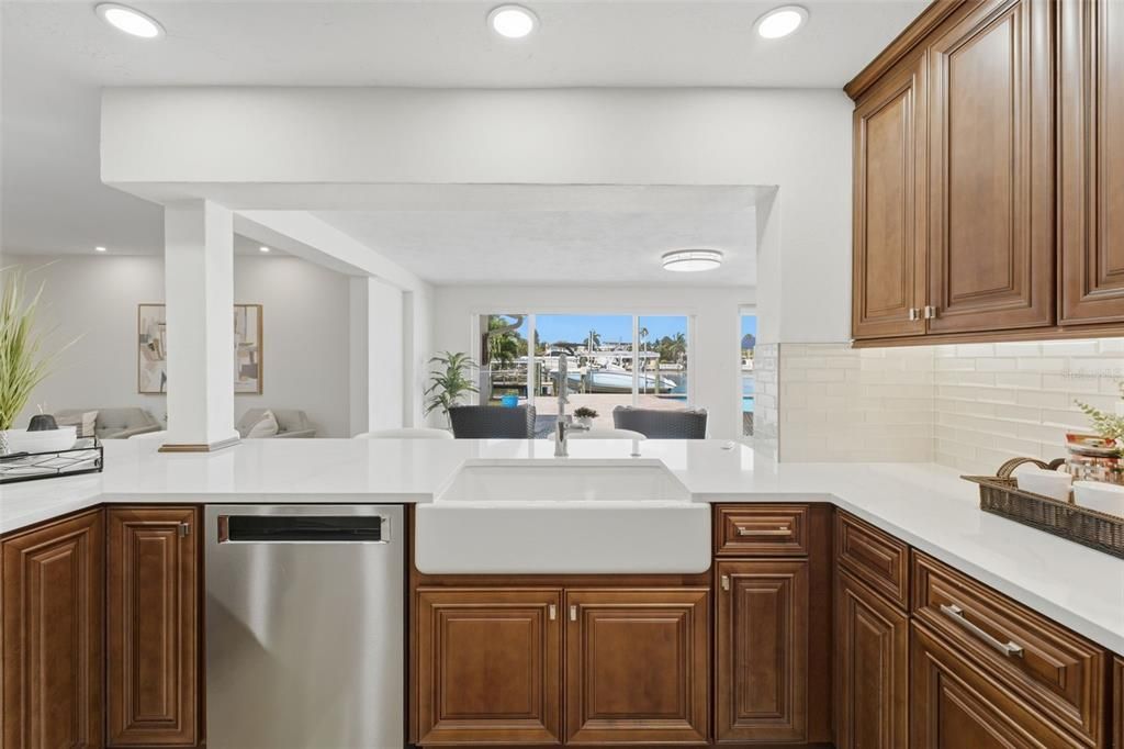 En Venta: $1,625,000 (4 camas, 2 baños, 2318 Pies cuadrados)