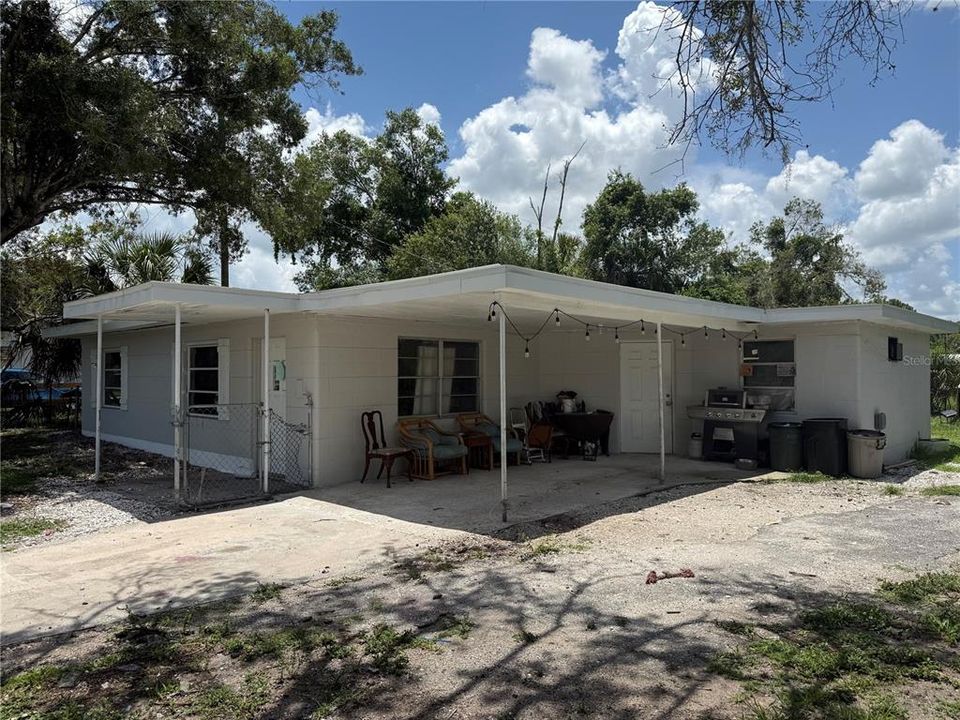 For Sale: $255,000 (5 beds, 2 baths, 1281 Square Feet)