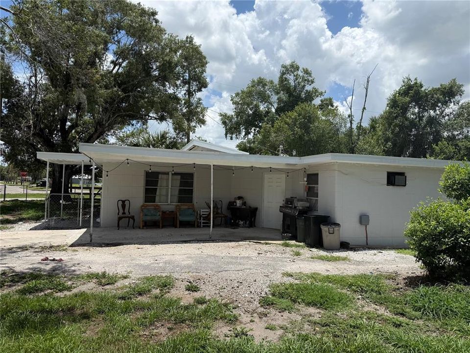 For Sale: $255,000 (5 beds, 2 baths, 1281 Square Feet)