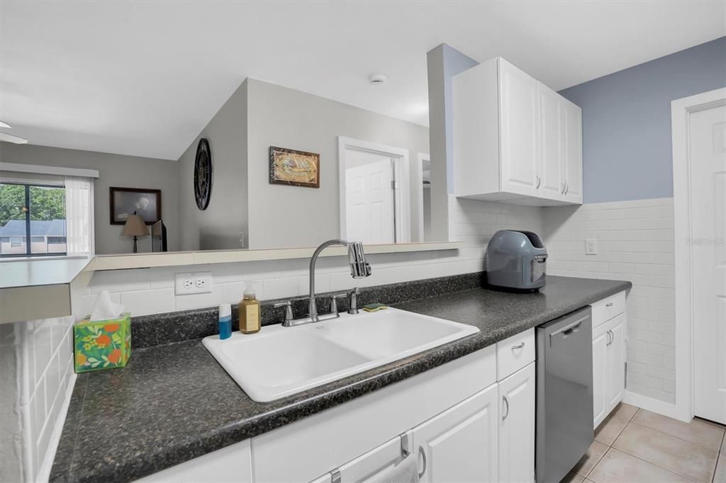 For Sale: $160,000 (2 beds, 2 baths, 890 Square Feet)
