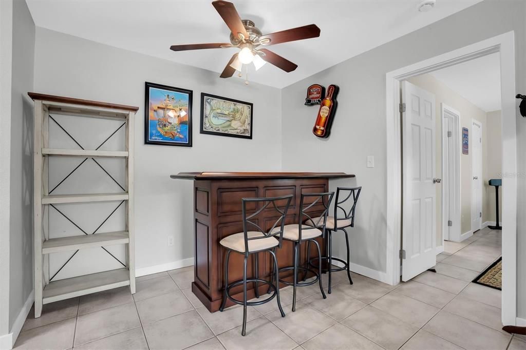 For Sale: $160,000 (2 beds, 2 baths, 890 Square Feet)