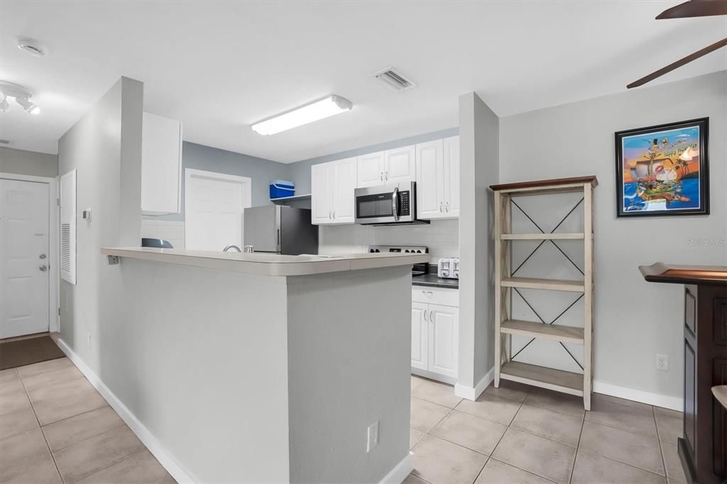 For Sale: $160,000 (2 beds, 2 baths, 890 Square Feet)