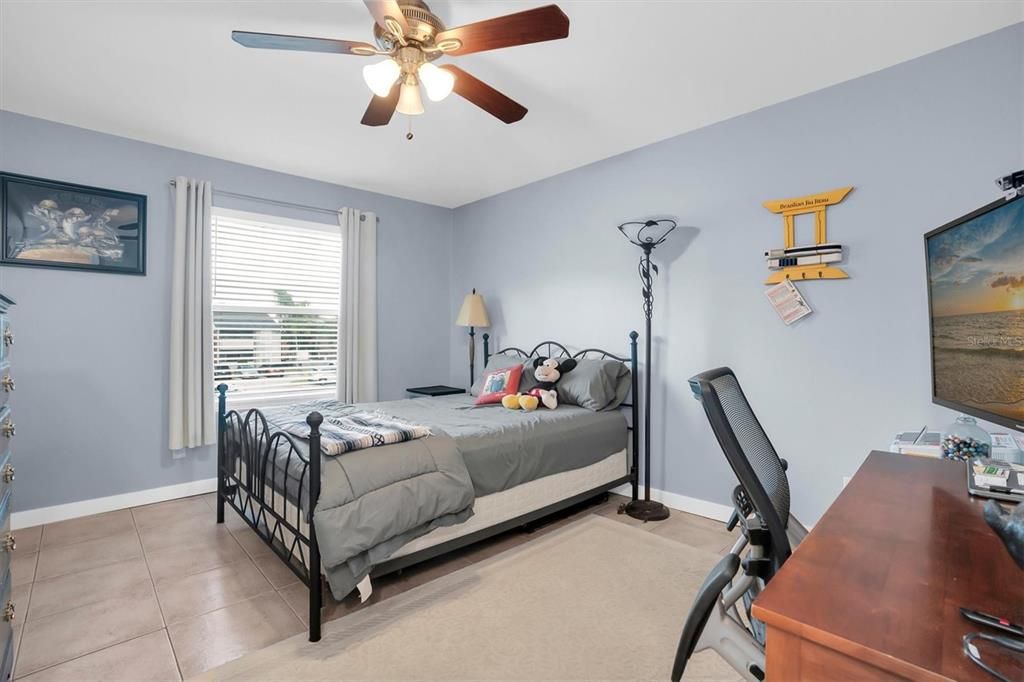 For Sale: $160,000 (2 beds, 2 baths, 890 Square Feet)