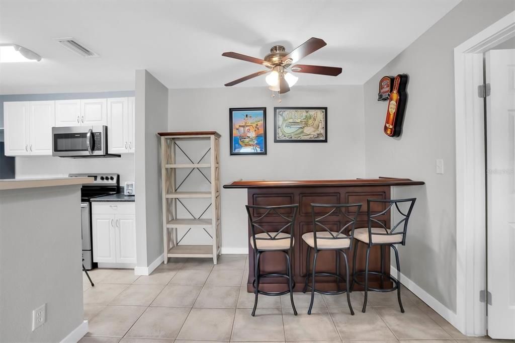 For Sale: $160,000 (2 beds, 2 baths, 890 Square Feet)