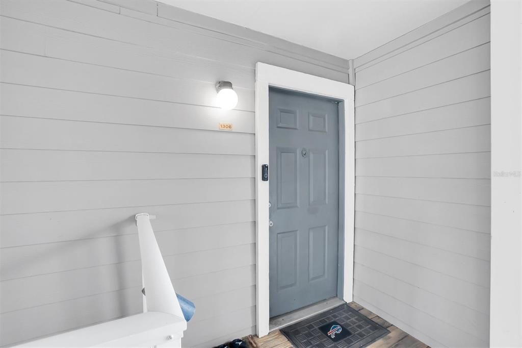 For Sale: $160,000 (2 beds, 2 baths, 890 Square Feet)