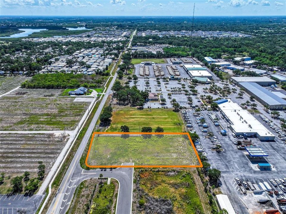 На продажу: $750,000 (1.06 acres)
