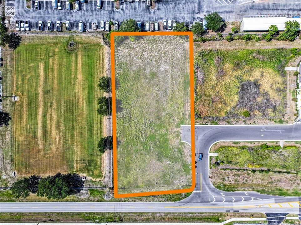 На продажу: $750,000 (1.06 acres)
