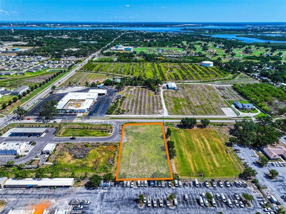 На продажу: $750,000 (1.06 acres)