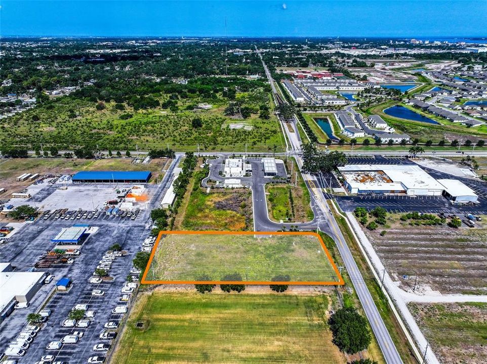 На продажу: $750,000 (1.06 acres)
