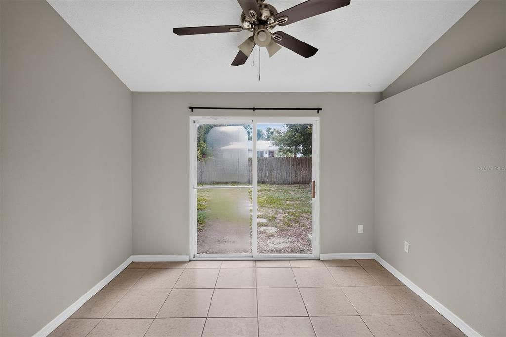 Activo con contrato: $325,000 (2 camas, 2 baños, 1250 Pies cuadrados)