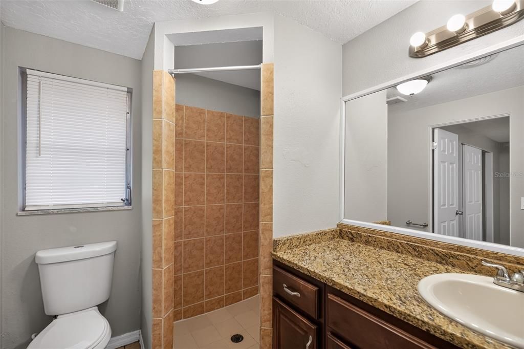 Activo con contrato: $325,000 (2 camas, 2 baños, 1250 Pies cuadrados)
