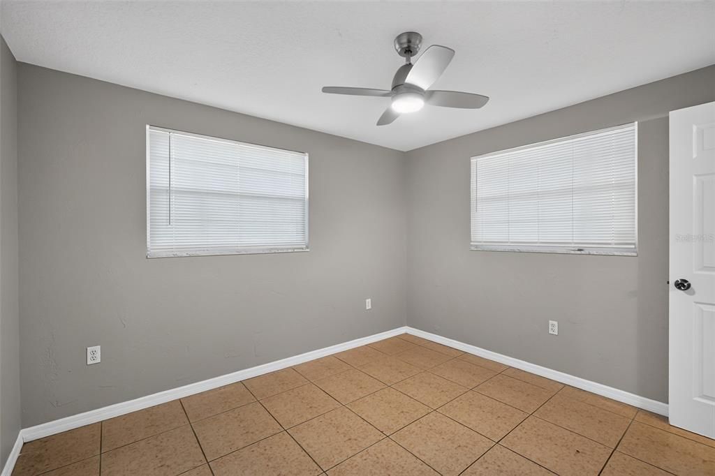 Activo con contrato: $325,000 (2 camas, 2 baños, 1250 Pies cuadrados)