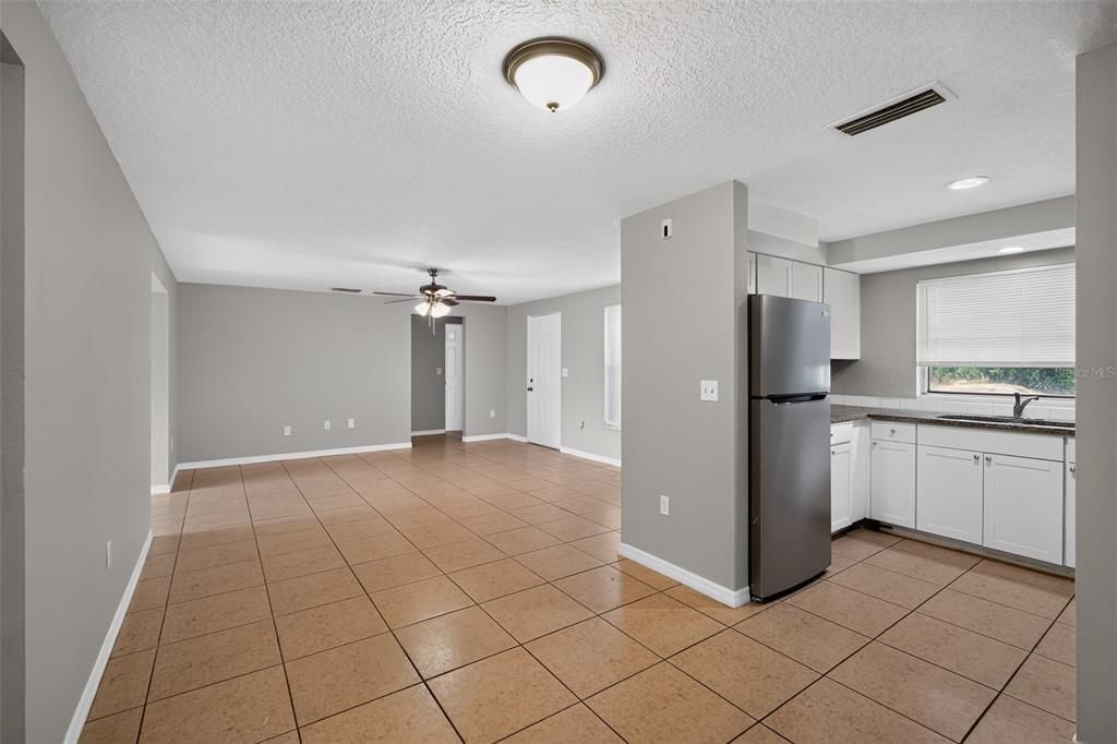 Activo con contrato: $325,000 (2 camas, 2 baños, 1250 Pies cuadrados)