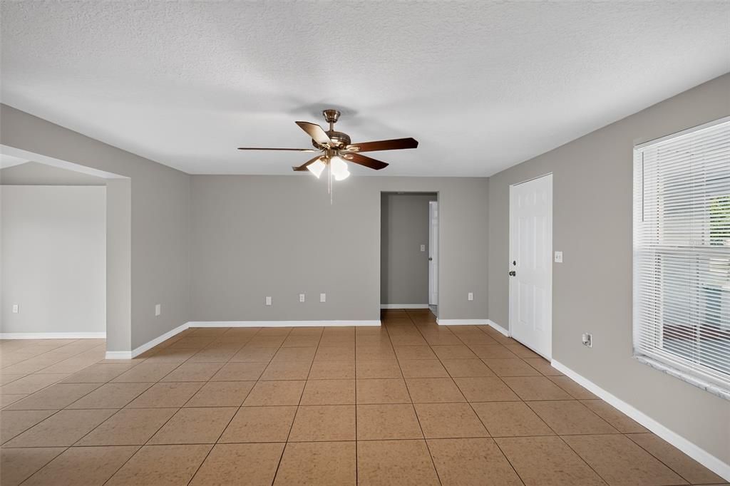 Activo con contrato: $325,000 (2 camas, 2 baños, 1250 Pies cuadrados)