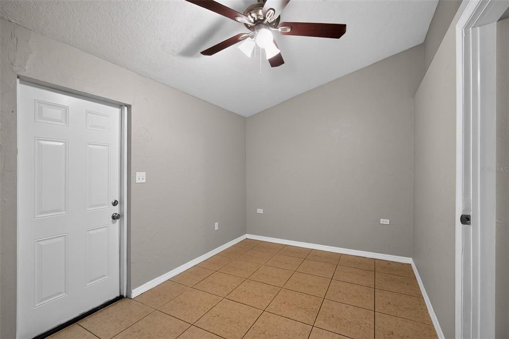 Activo con contrato: $325,000 (2 camas, 2 baños, 1250 Pies cuadrados)