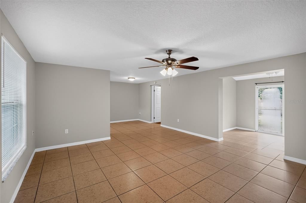 Activo con contrato: $325,000 (2 camas, 2 baños, 1250 Pies cuadrados)