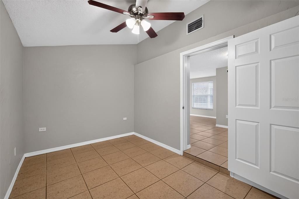 Activo con contrato: $325,000 (2 camas, 2 baños, 1250 Pies cuadrados)