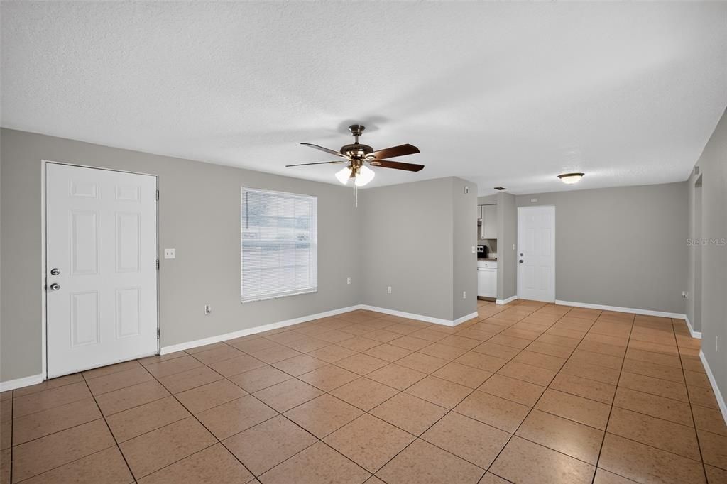 Activo con contrato: $325,000 (2 camas, 2 baños, 1250 Pies cuadrados)