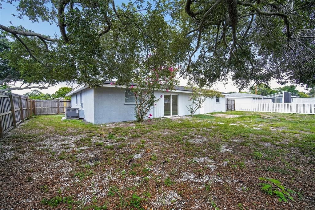 Activo con contrato: $325,000 (2 camas, 2 baños, 1250 Pies cuadrados)