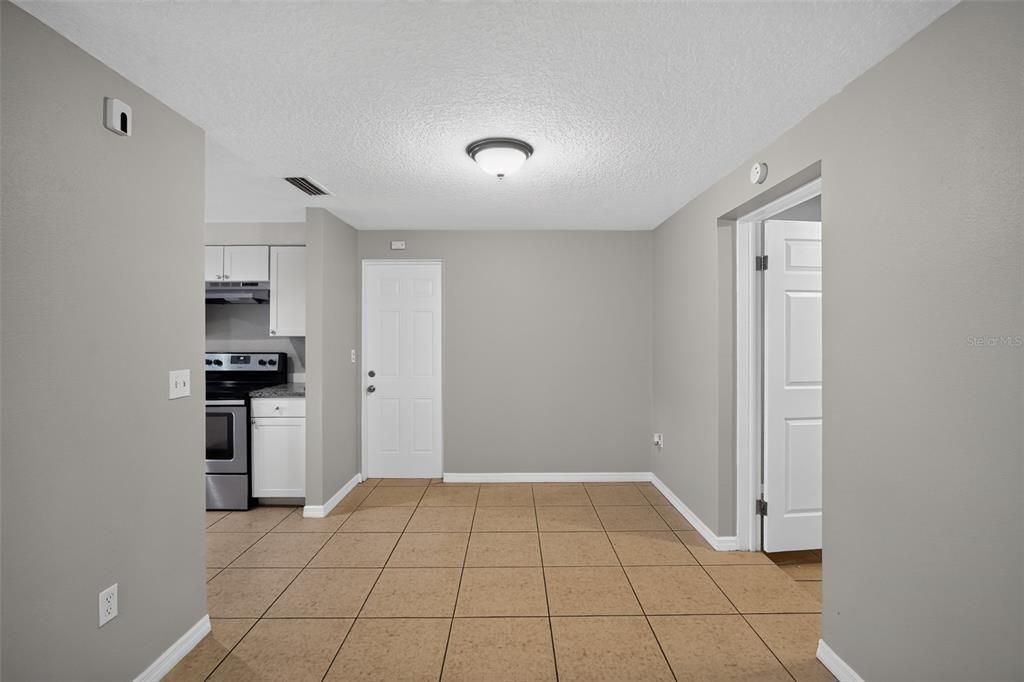 Activo con contrato: $325,000 (2 camas, 2 baños, 1250 Pies cuadrados)