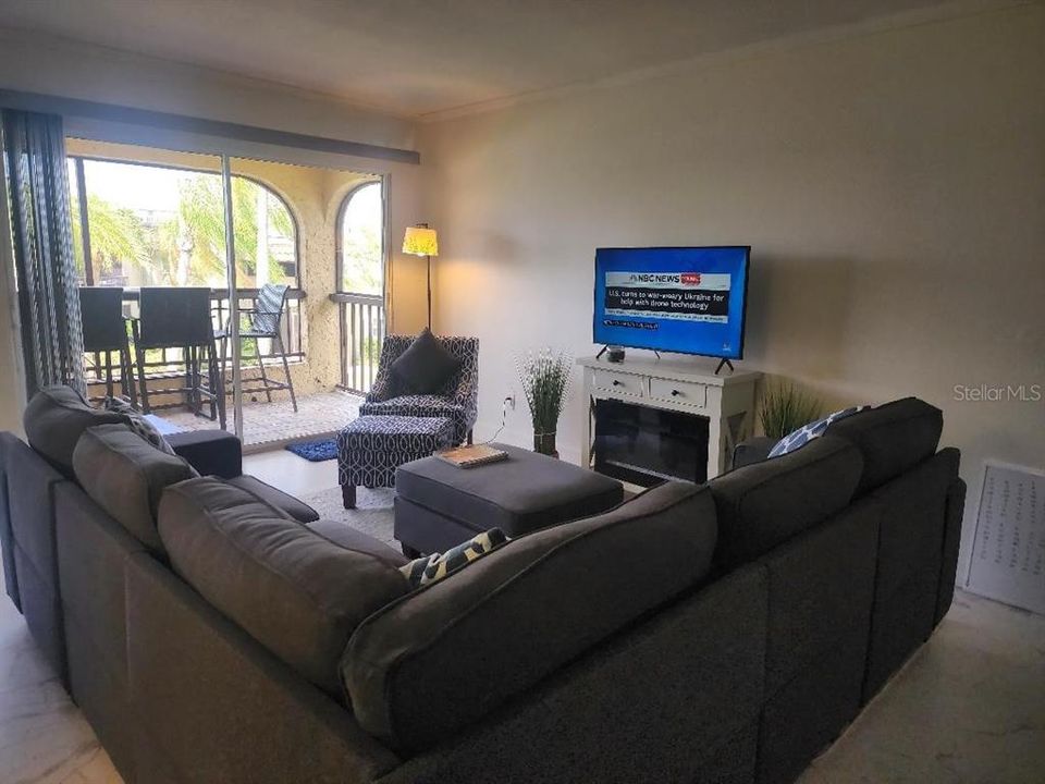 For Rent: $1,900 (1 beds, 1 baths, 700 Square Feet)