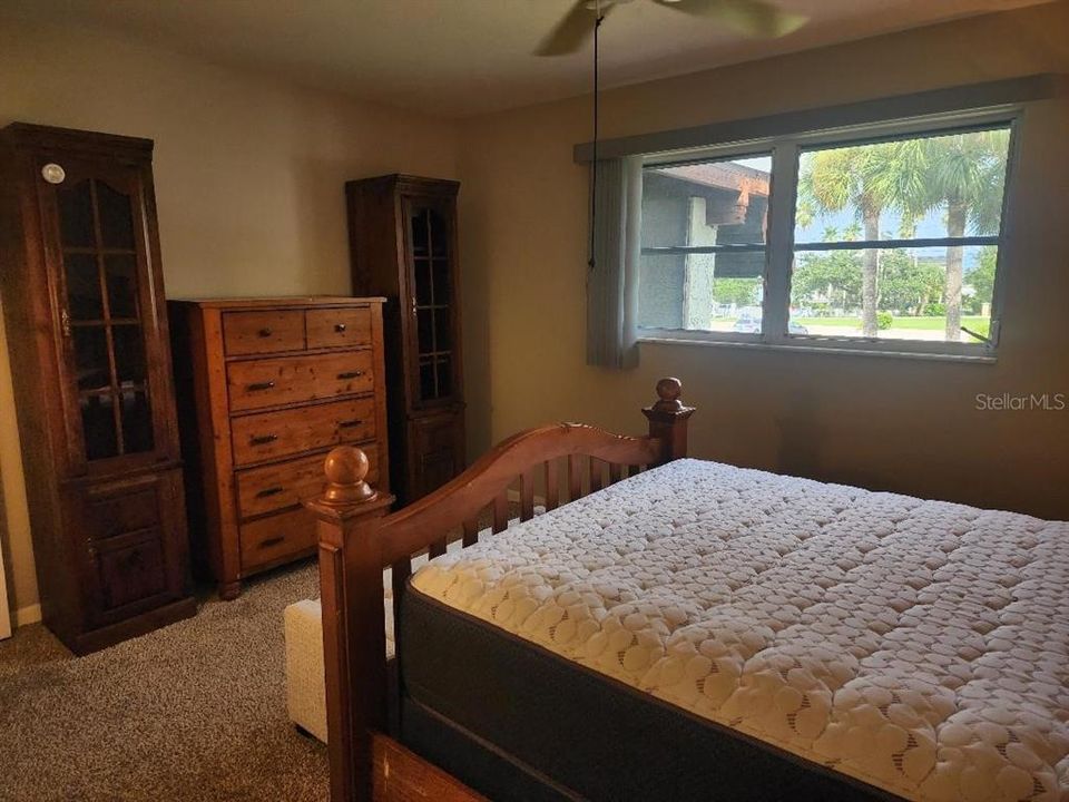 For Rent: $1,900 (1 beds, 1 baths, 700 Square Feet)