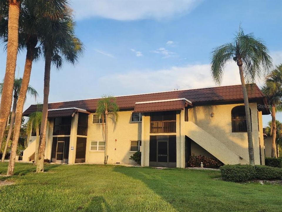 For Rent: $1,900 (1 beds, 1 baths, 700 Square Feet)