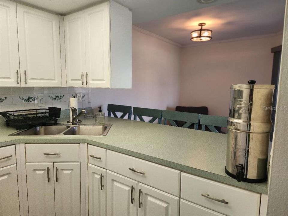 For Rent: $1,900 (1 beds, 1 baths, 700 Square Feet)