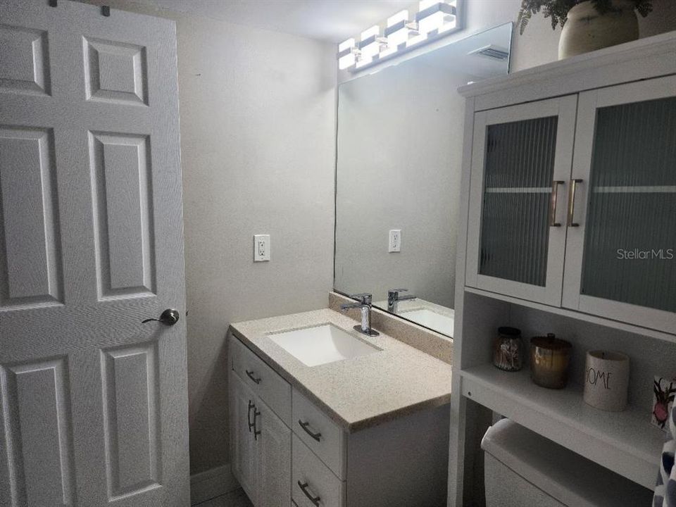 For Rent: $1,900 (1 beds, 1 baths, 700 Square Feet)