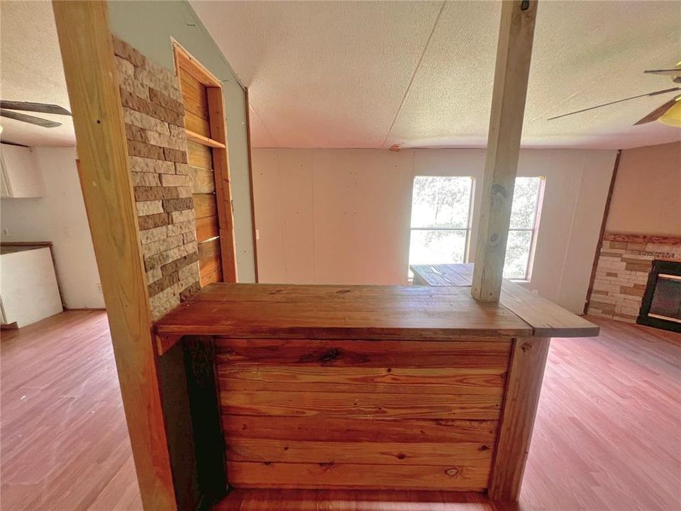 На продажу: $179,900 (4 спален, 2 ванн, 2016 Квадратных фут)