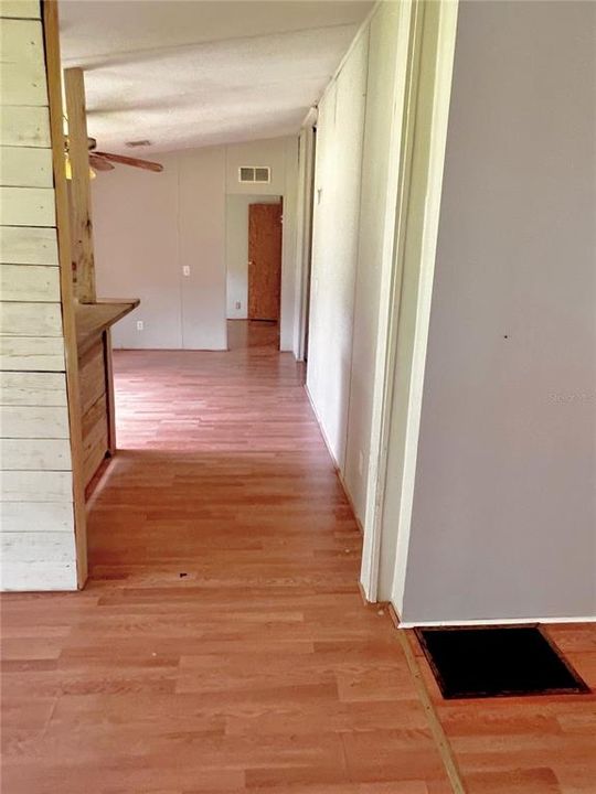 На продажу: $179,900 (4 спален, 2 ванн, 2016 Квадратных фут)