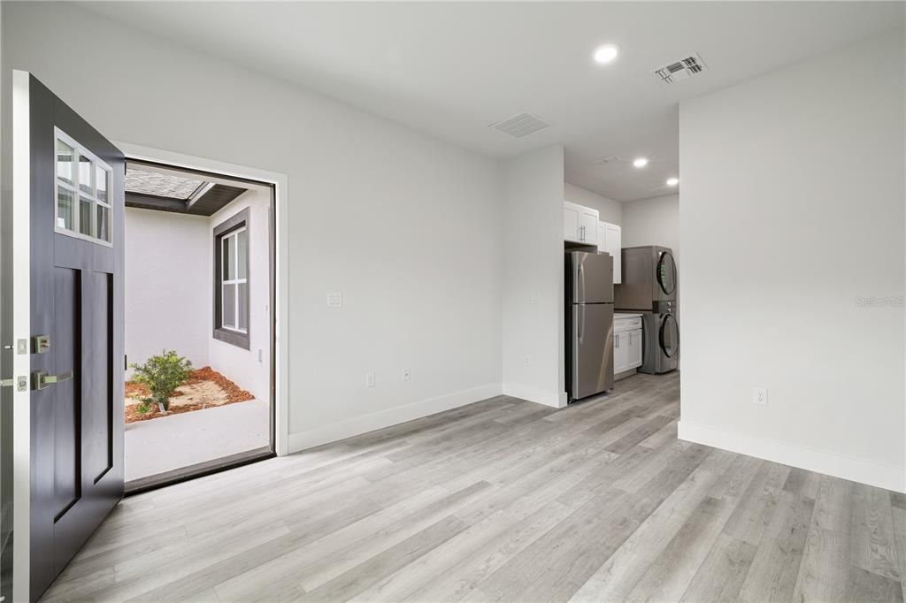 For Sale: $359,900 (4 beds, 3 baths, 1947 Square Feet)