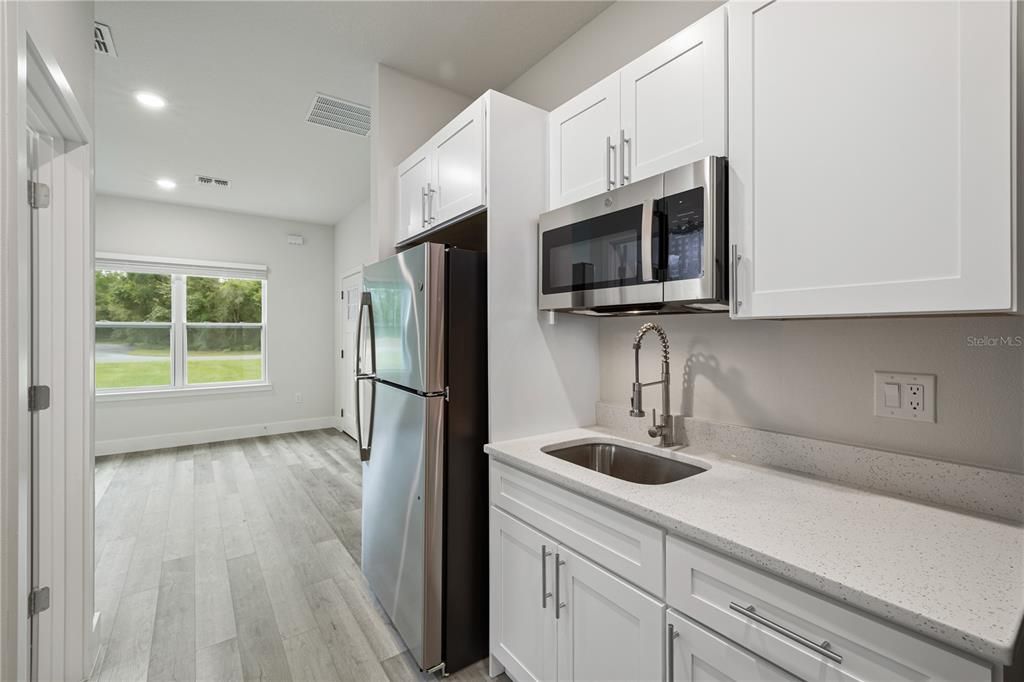 For Sale: $359,900 (4 beds, 3 baths, 1947 Square Feet)