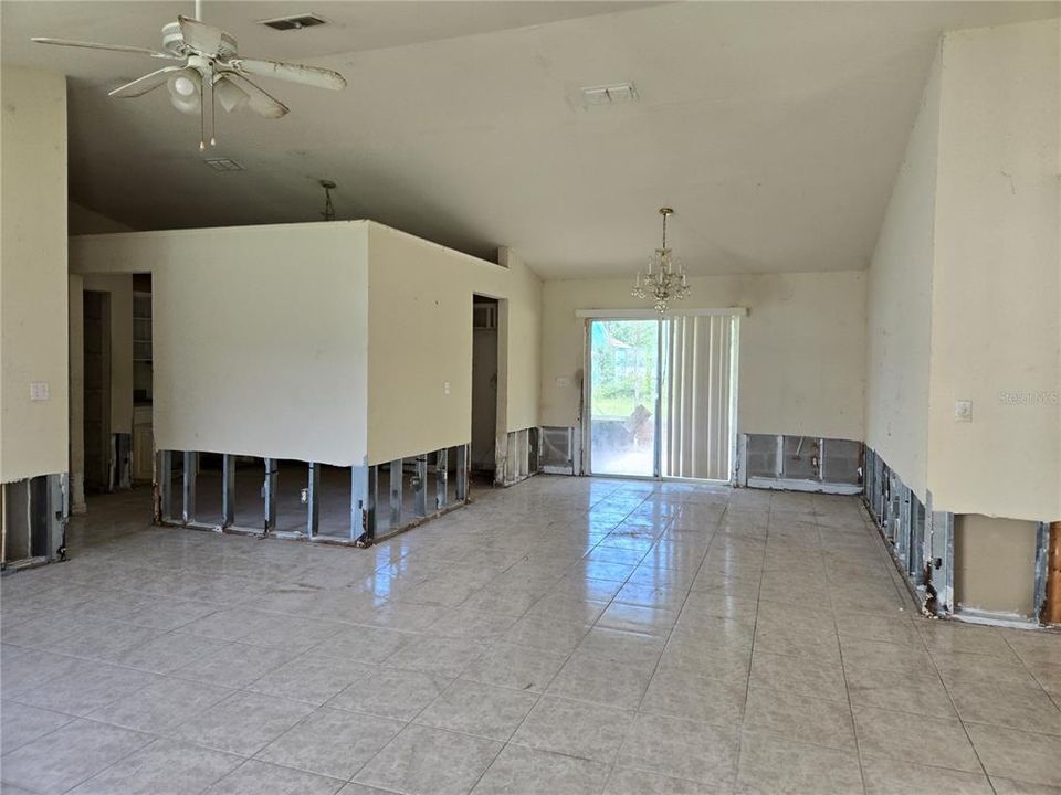 На продажу: $159,900 (3 спален, 2 ванн, 1768 Квадратных фут)