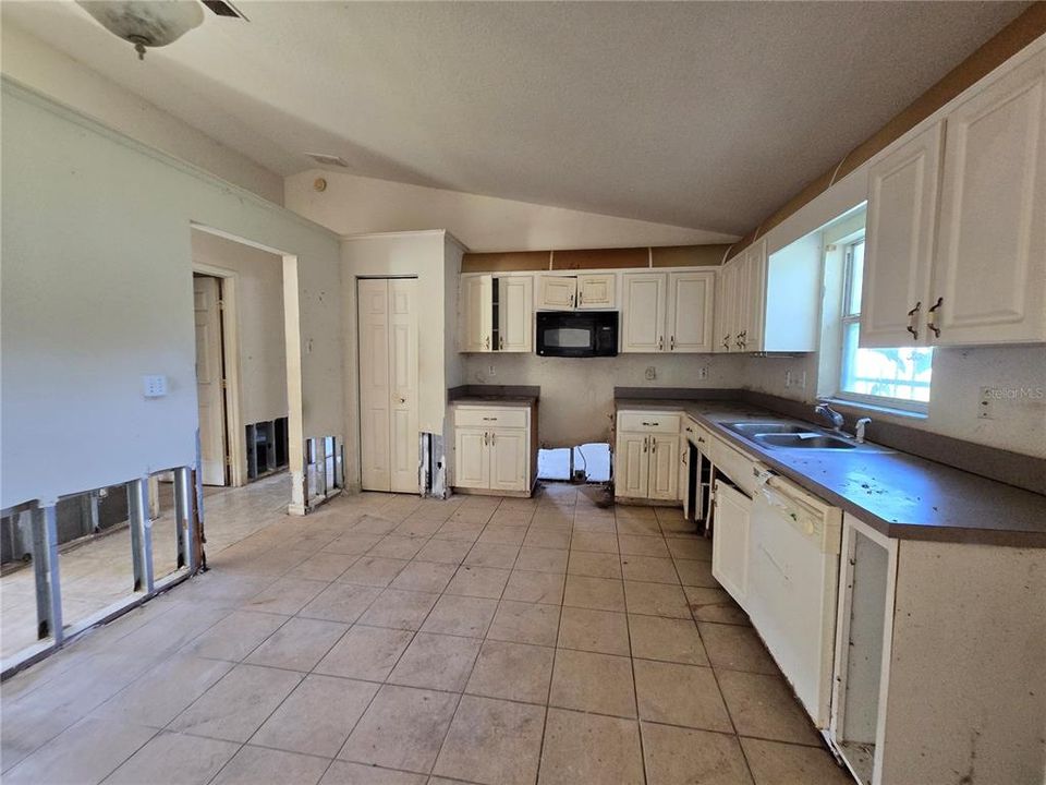 На продажу: $159,900 (3 спален, 2 ванн, 1768 Квадратных фут)